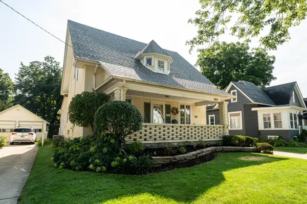 827 Oakland Ave, Waukesha, WI 53186