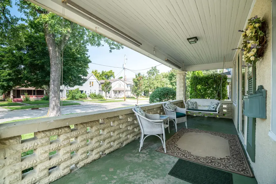 827 Oakland Ave, Waukesha, WI 53186 - #2