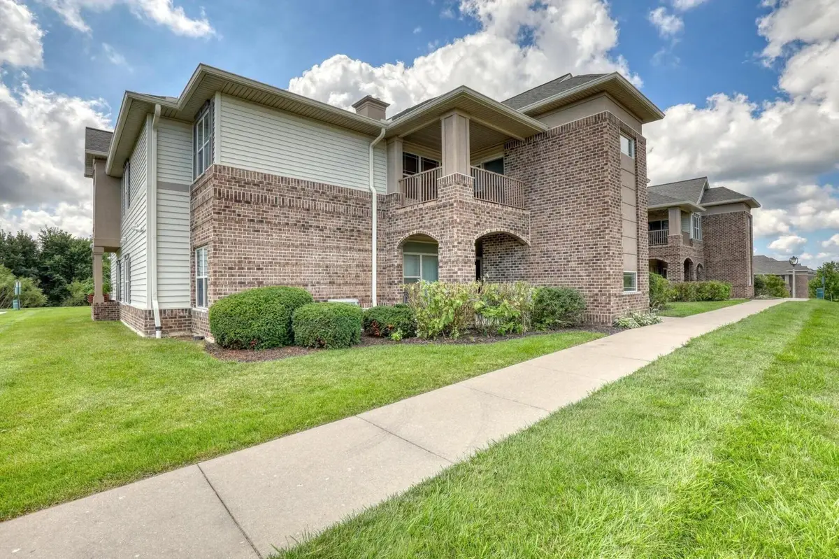2933 W Drexel Ave, Franklin, WI 53132 - #1