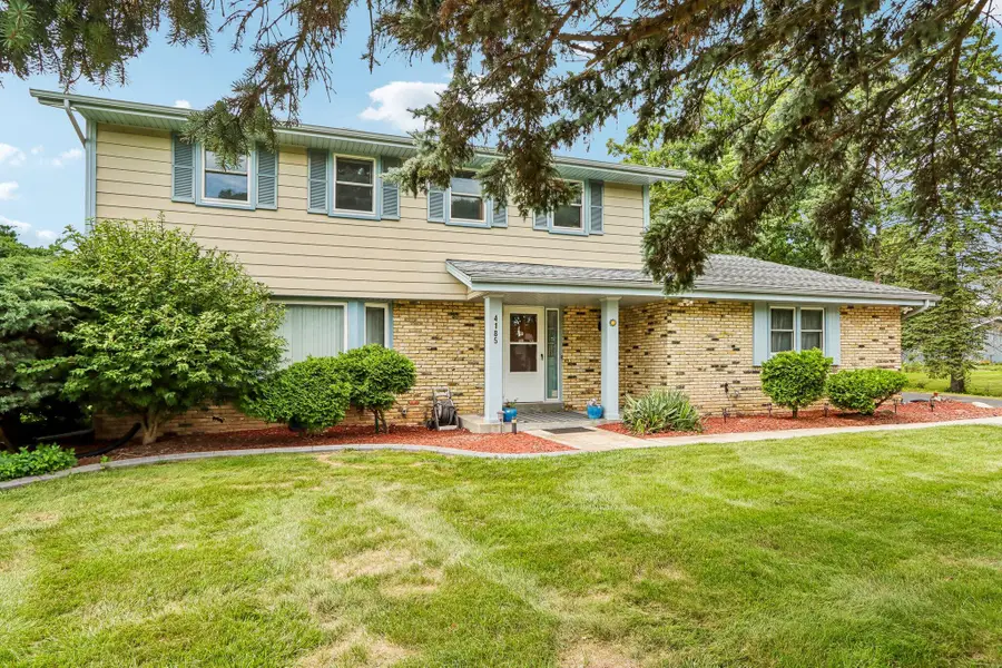 4185 Beaufort Dr, Brookfield, WI 53045 - #2