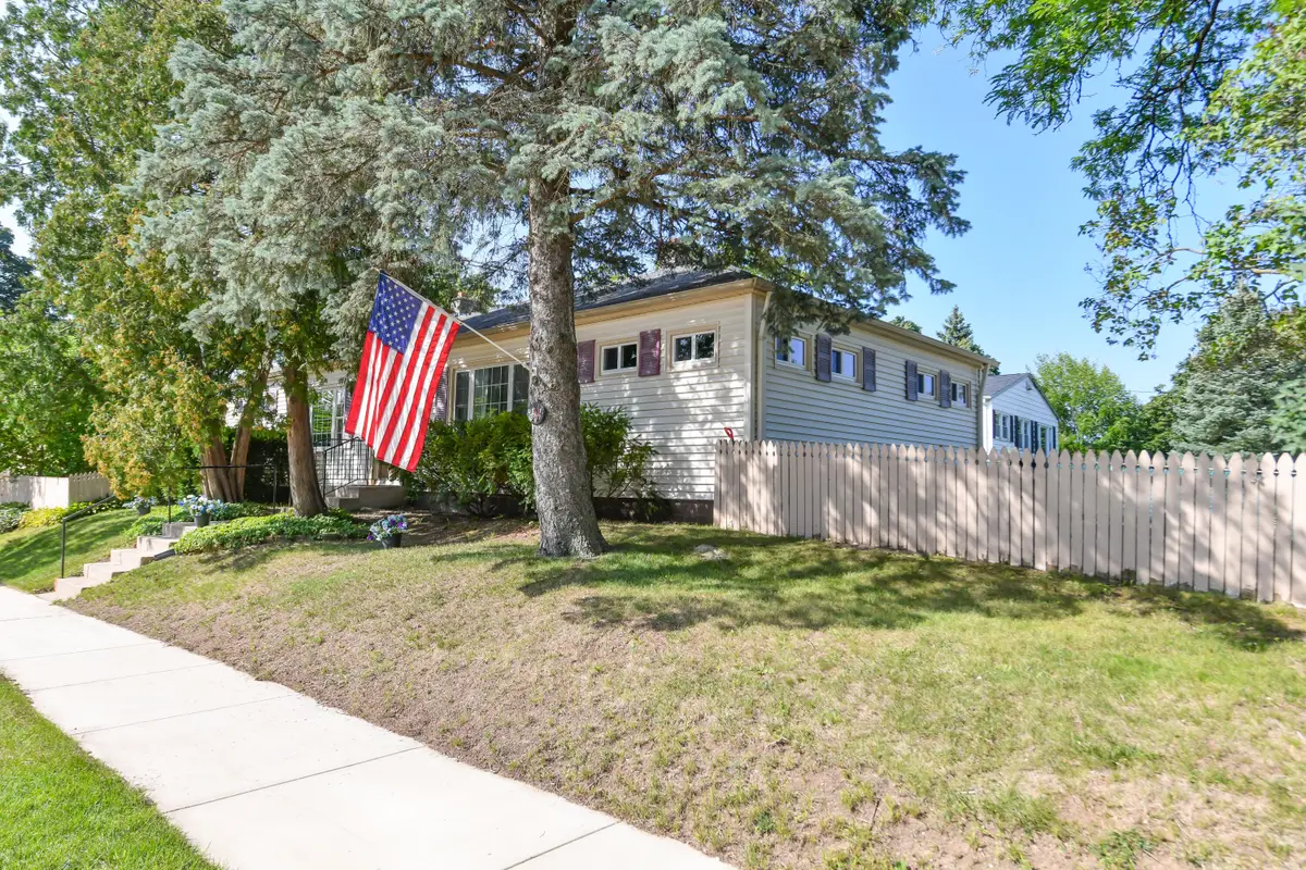 860 Genesee St, Waukesha, WI 53186 - #1