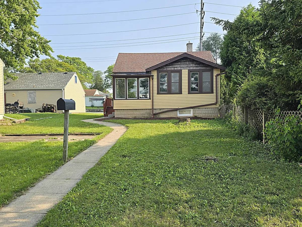 3617 W Douglas Ave, Milwaukee, WI 53209 - #1