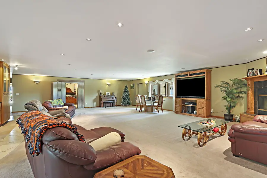 740 S Cosgwell Dr, Silver Lake, WI 53170 - #3