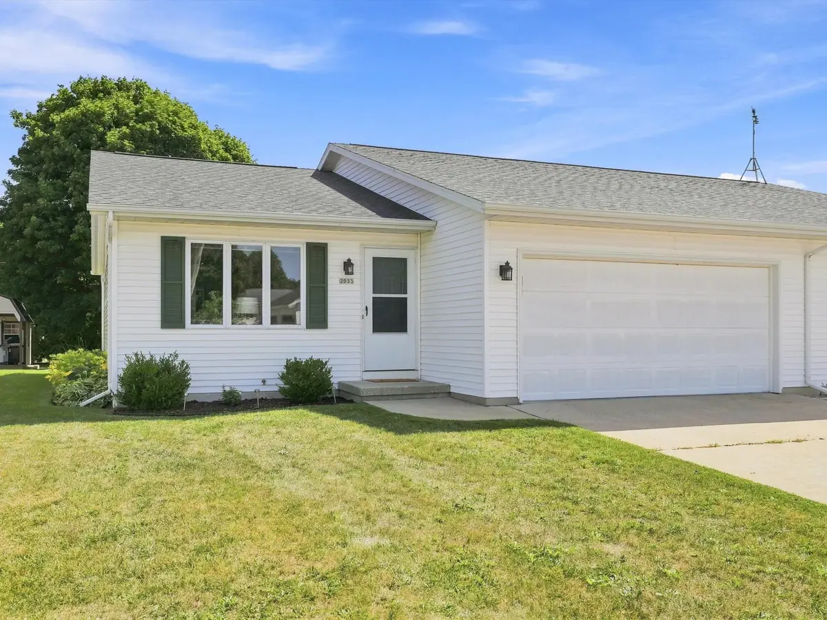 2033 Kellner St, Manitowoc, WI 54220 - #1