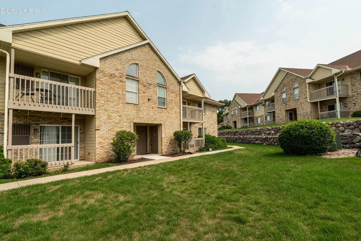 4887 Easy St, Delafield, WI 53029 - #1