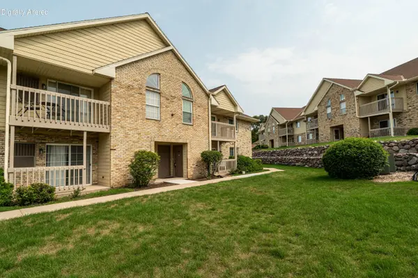 4887 Easy St, Delafield, WI 53029