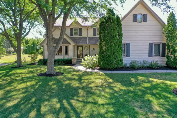 13865 W Linfield Dr, New Berlin, WI 53151