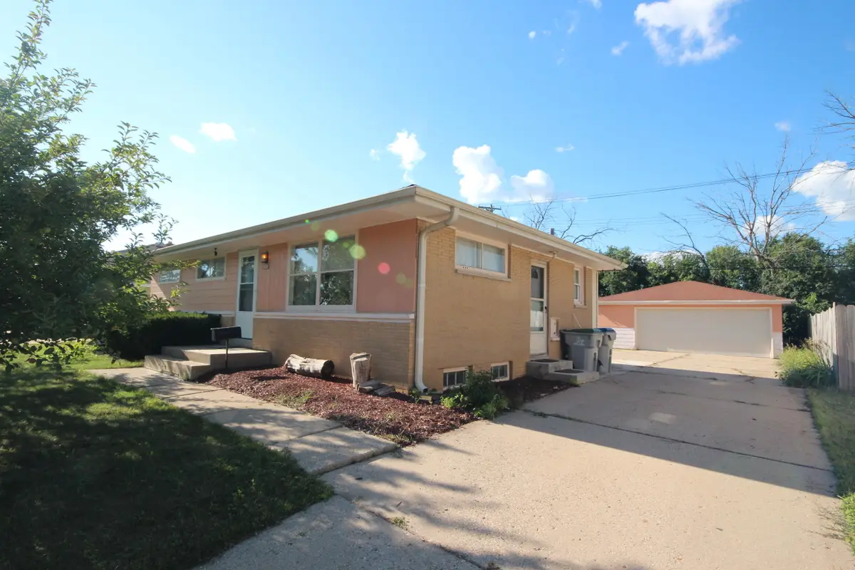 9000 W Custer Ave, Milwaukee, WI 53225 - #1
