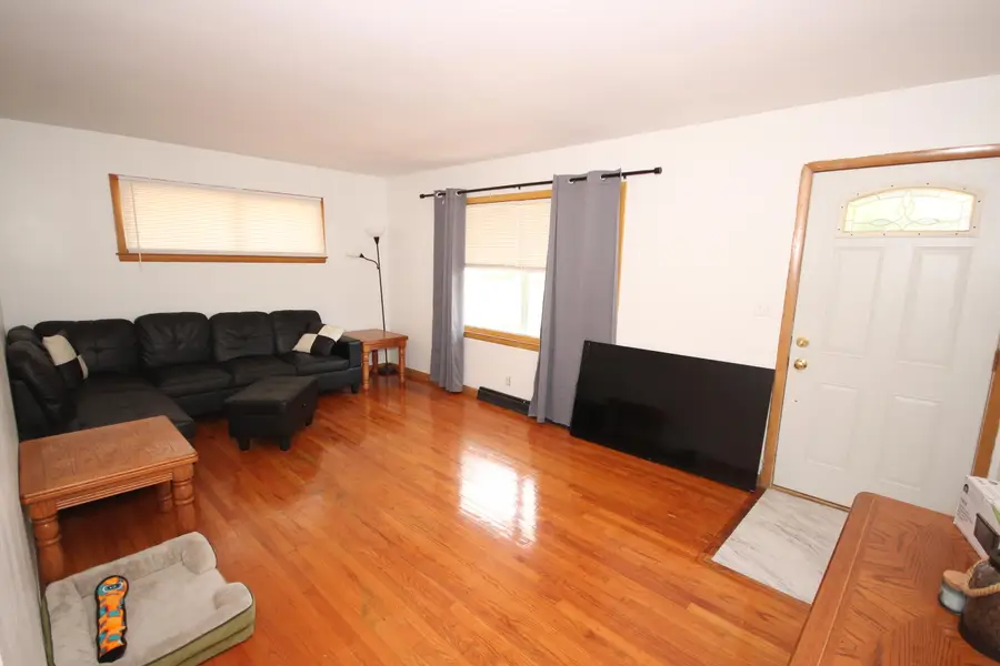 9000 W Custer Ave, Milwaukee, WI 53225 - #3