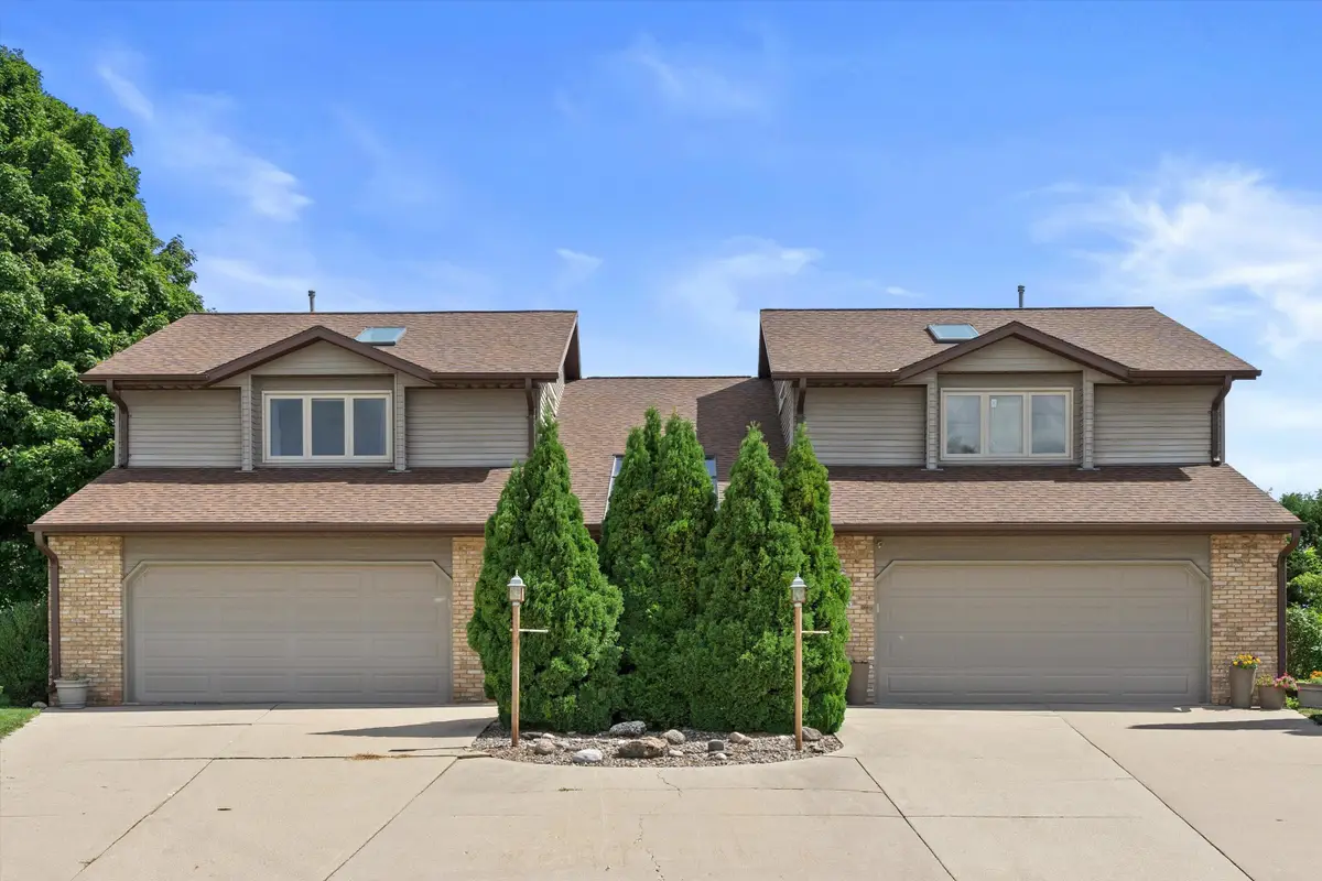 W232N6140 Teakwood Ct, Sussex, WI 53089 - #1