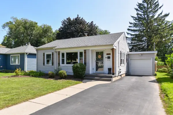 633 N Hine Ave, Waukesha, WI 53188
