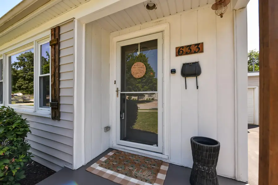 633 N Hine Ave, Waukesha, WI 53188 - #2
