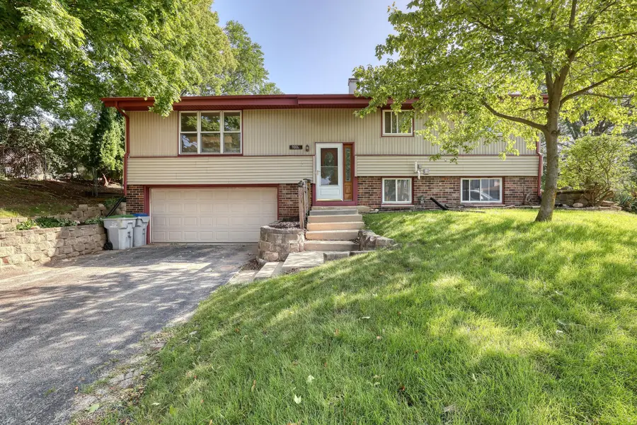 9006 W Cheyenne Ct, Milwaukee, WI 53224 - #2