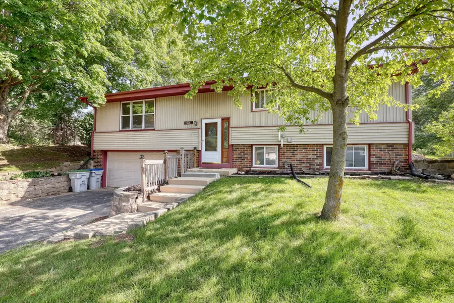 9006 W Cheyenne Ct, Milwaukee, WI 53224 - #3