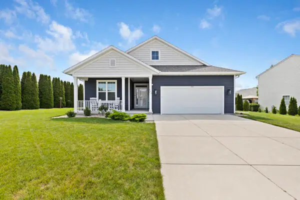 515 Hickory St, Belgium, WI 53004