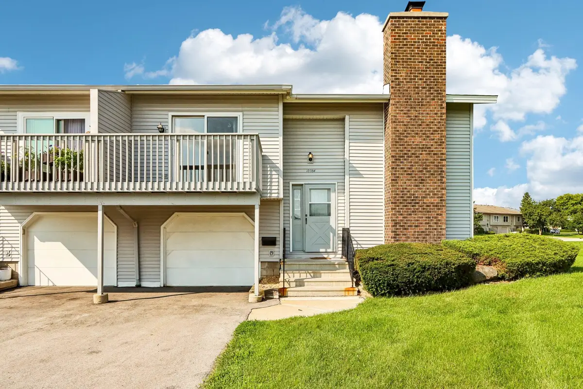 10354 W Parkwood Dr, Franklin, WI 53132 - #1