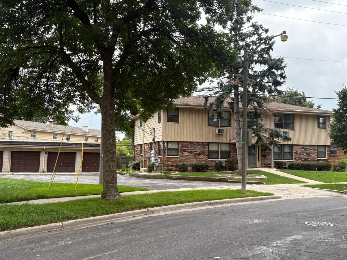 4276 S 14th St, Milwaukee, WI 53221 - #1