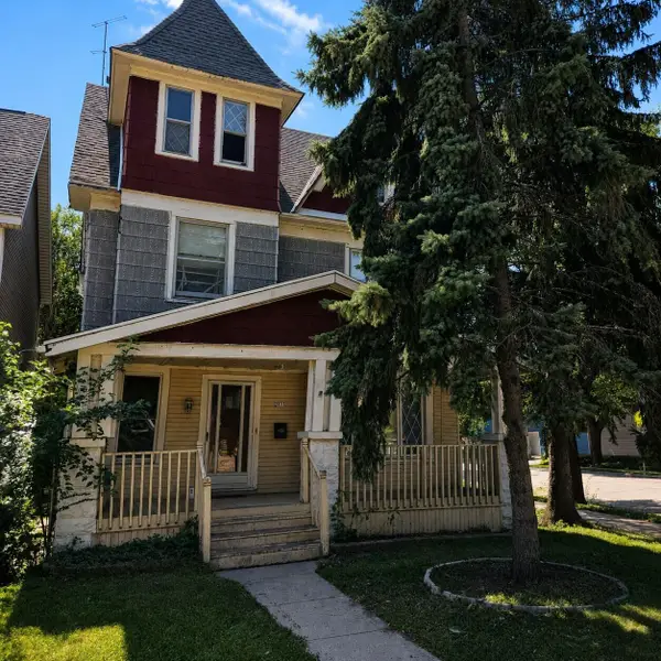 2833 S Wentworth Ave, Milwaukee, WI 53207