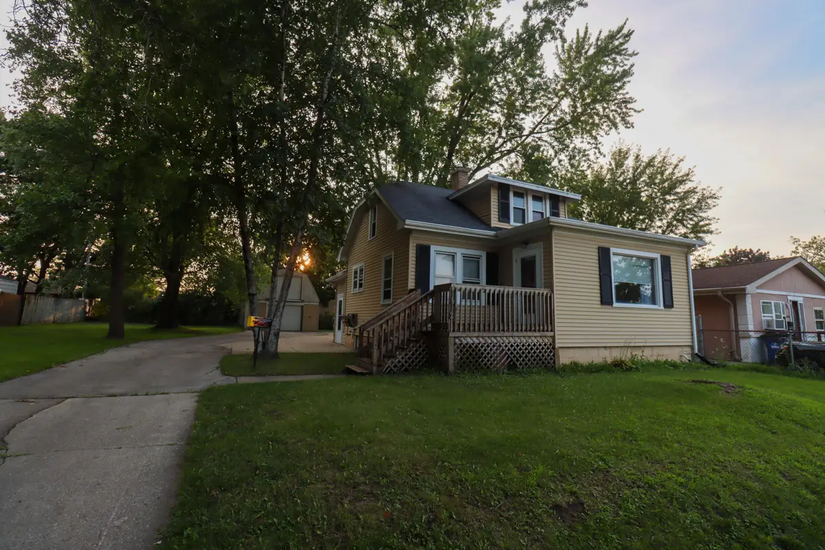 1512 Virginia St, Racine, WI 53405 - #1