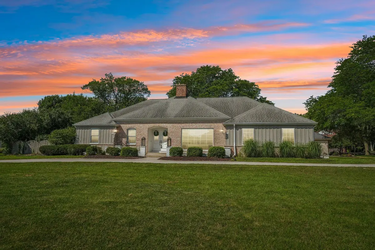 2135 Michelle Dr, Brookfield, WI 53045 - #1
