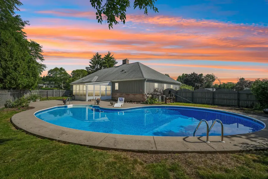 2135 Michelle Dr, Brookfield, WI 53045 - #3