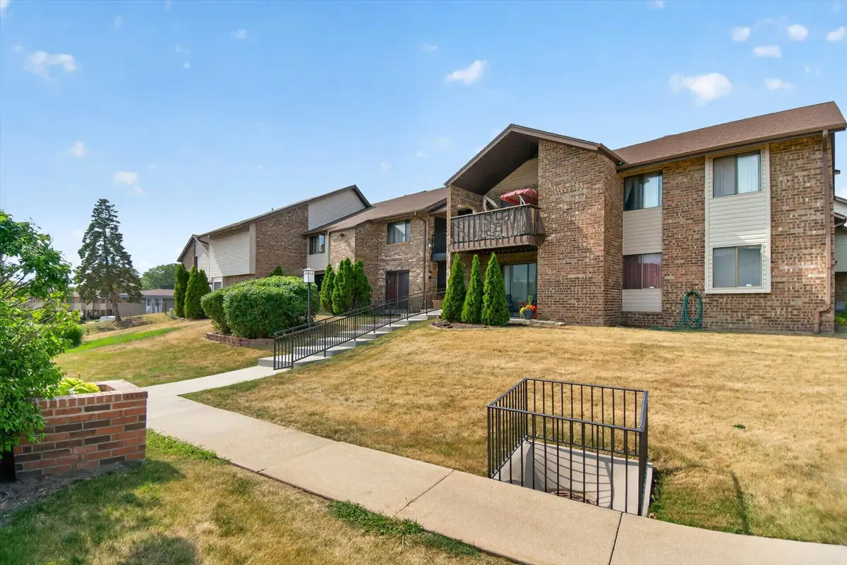 9034 W Lisbon Ave, Milwaukee, WI 53222 - #1