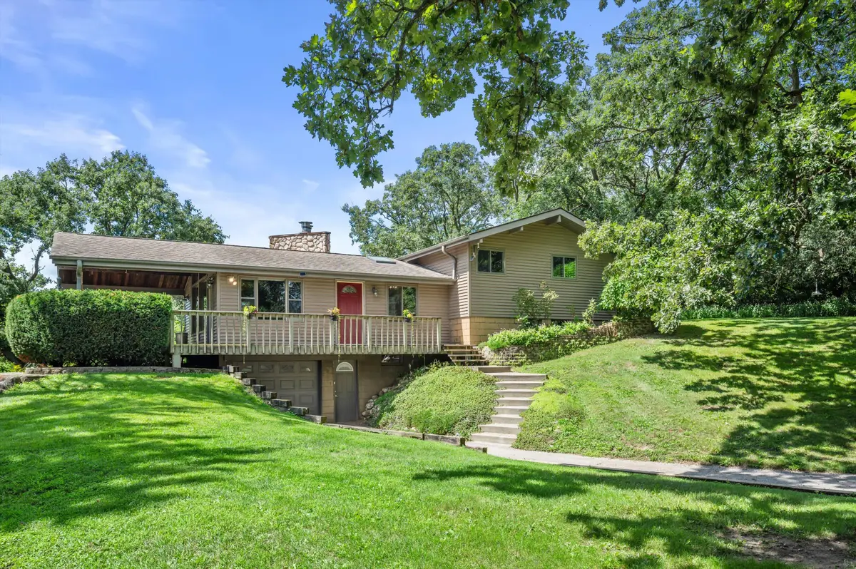 126 E Oak Crest Dr, Wales, WI 53183 - #1