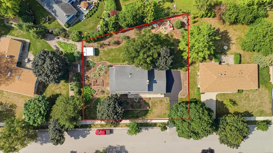 1930 Sunnyside Dr, Waukesha, WI 53186 - #2