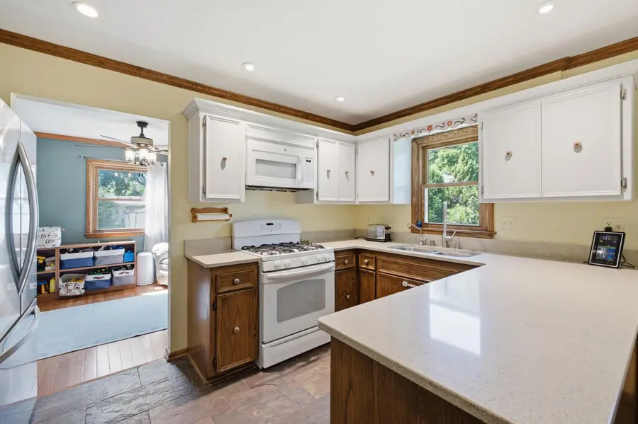 1930 Sunnyside Dr, Waukesha, WI 53186 - #3