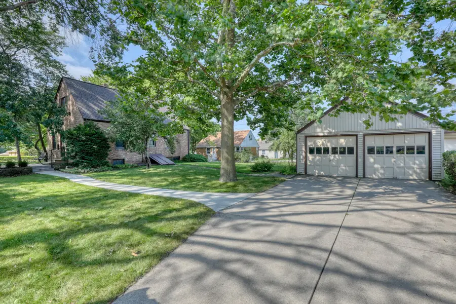 5800 W Howard Ave, Milwaukee, WI 53220 - #2