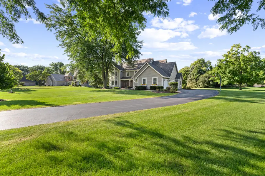 7123 W Lantern Ln, Mequon, WI 53092 - #2