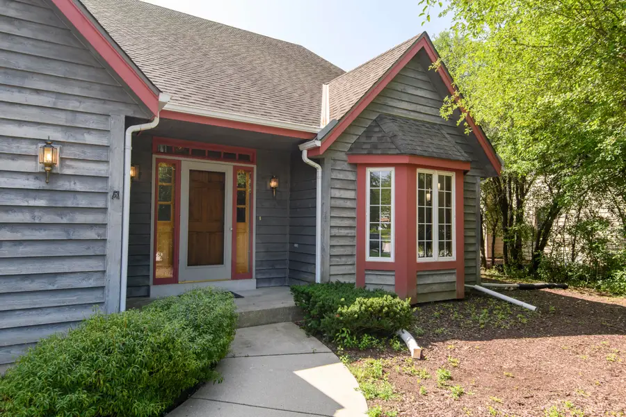 N52W14305 Thornhill Dr, Menomonee Falls, WI 53051 - #2