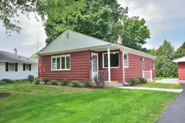 3122 W Rochelle Ave, Glendale, WI 53209