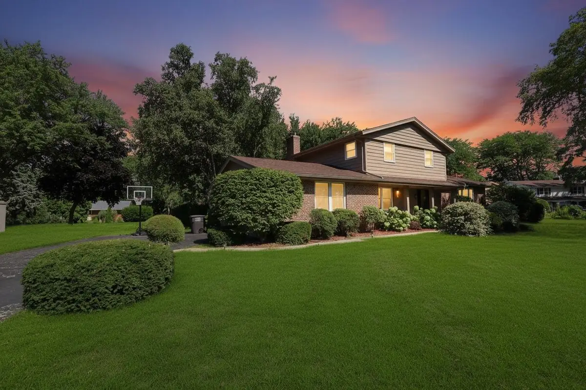 7 Greenwood Ct, Wind Point, WI 53402 - #1