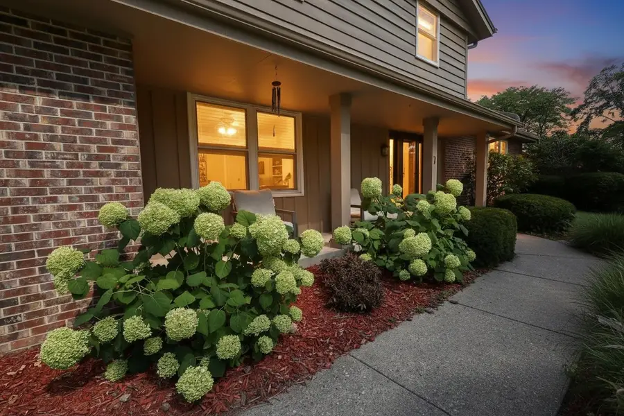 7 Greenwood Ct, Wind Point, WI 53402 - #2