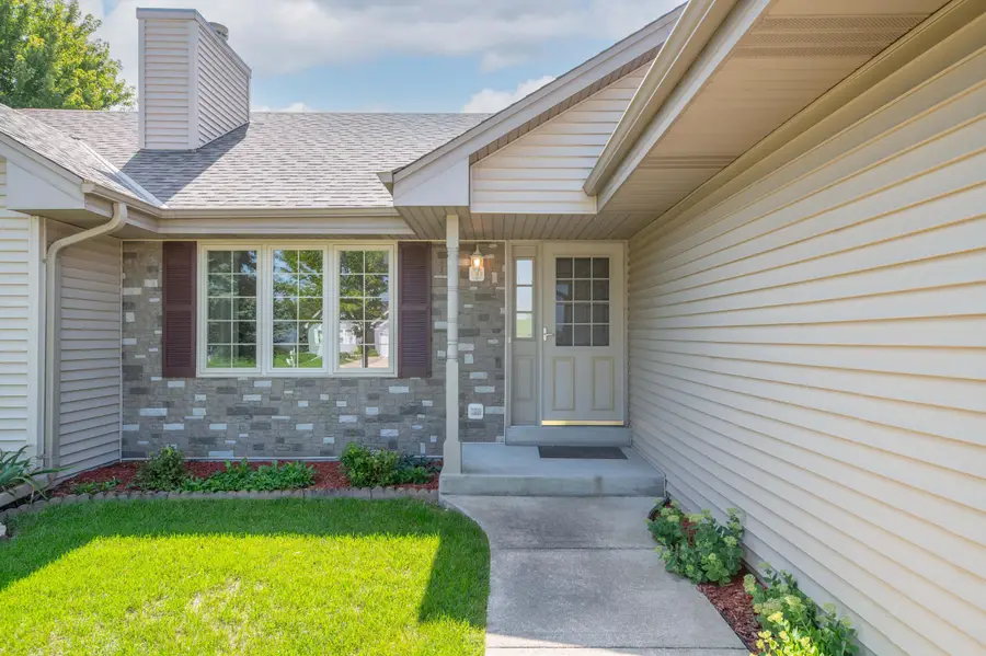 1271 Orchard Cir, Oconomowoc, WI 53066 - #2