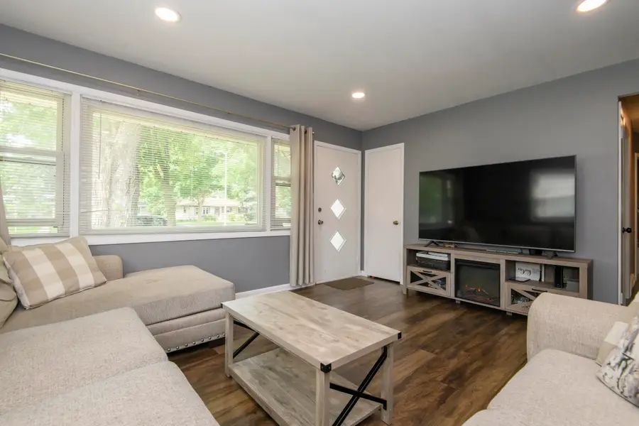 4042 S 60th St, Milwaukee, WI 53220 - #2