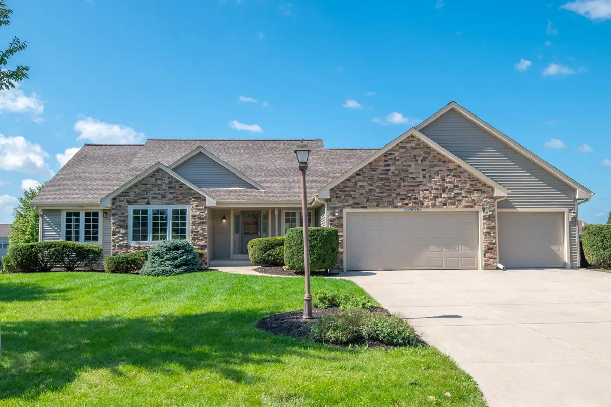 W173N10167 Woodbridge Ln, Germantown, WI 53022 - #1