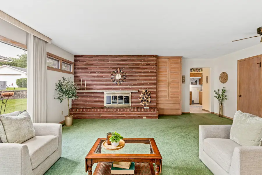 11307 W Garfield Ave, Wauwatosa, WI 53226 - #3