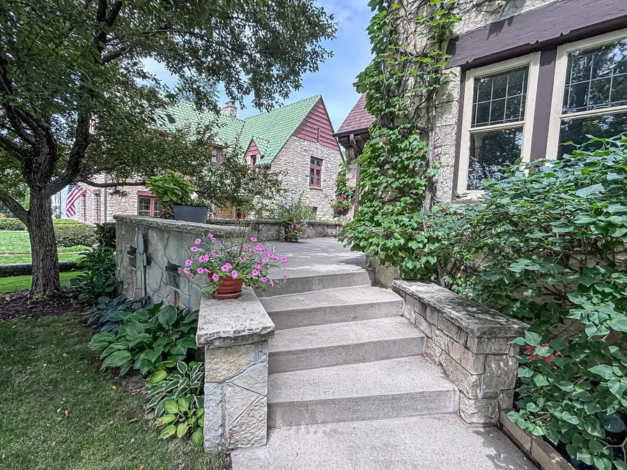 210 W College Ave, Waukesha, WI 53186 - #3