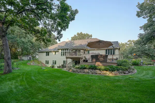 493 Lillian Ct, Delafield, WI 53018