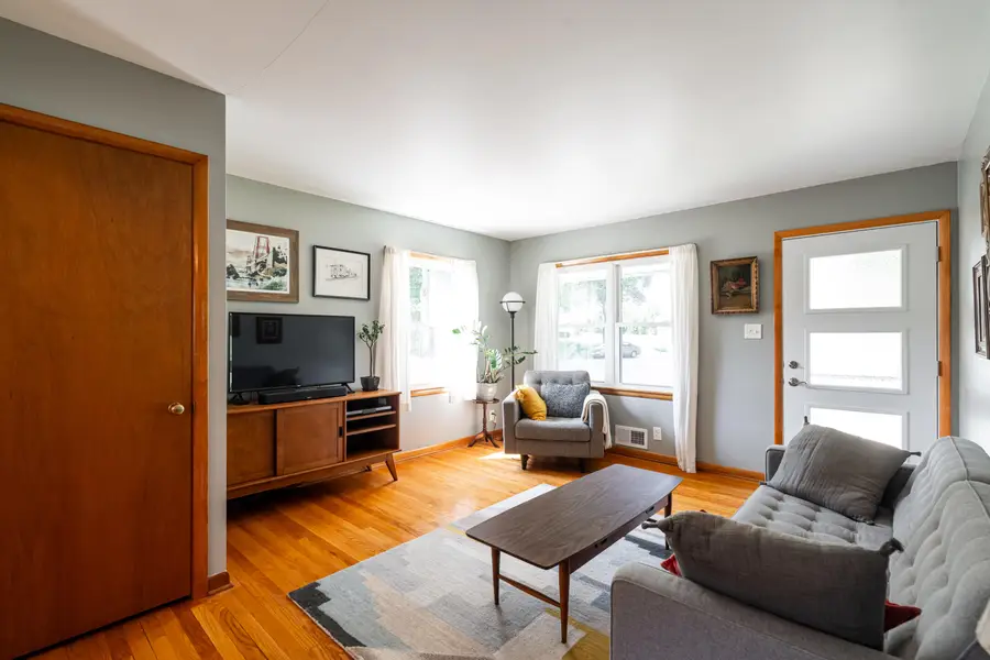 4014 S Logan Ct, Milwaukee, WI 53207 - #2