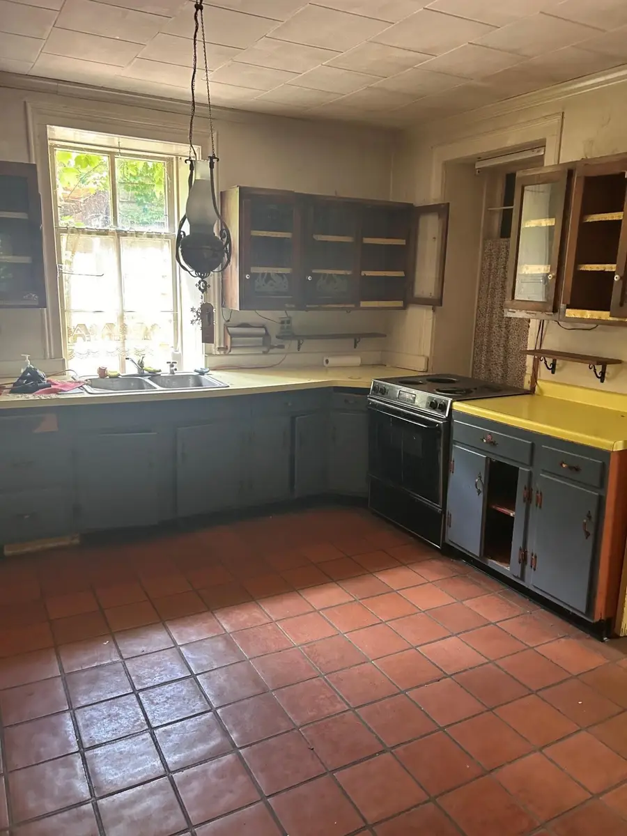 232 Hamilton Rd, Cedarburg, WI 53012 - #2