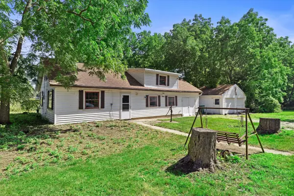 W156N7968 Pilgrim Rd, Menomonee Falls, WI 53051