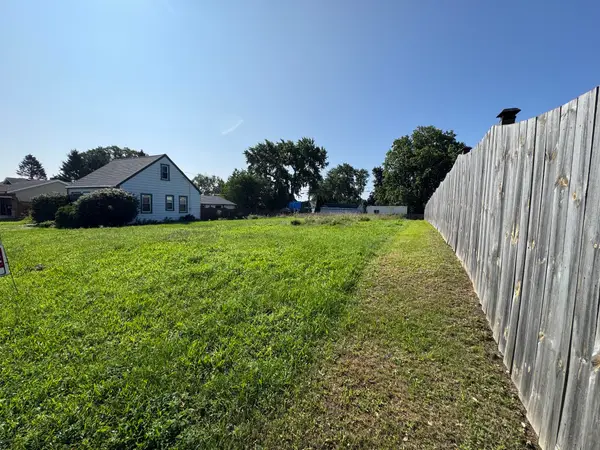 3323 W Ramsey Ave, Greenfield, WI 53221