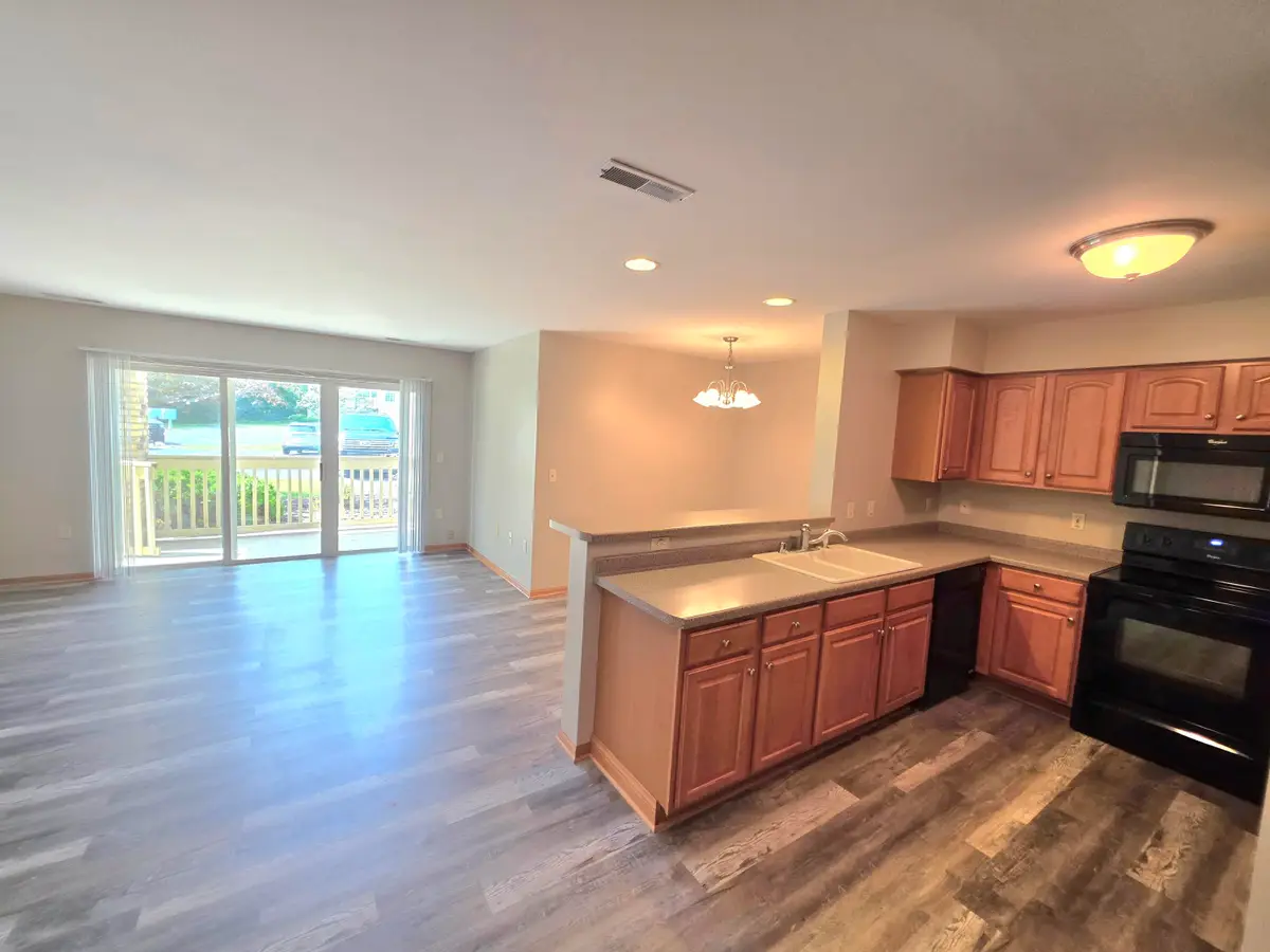 520 Windstone Dr, Hartland, WI 53029 - #1