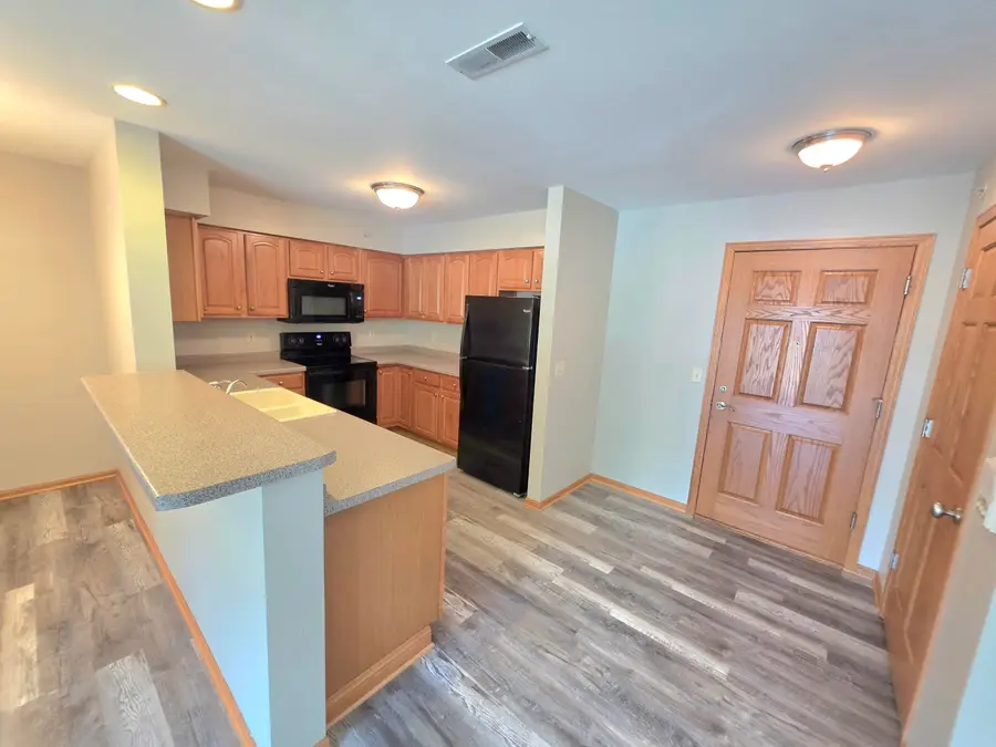 520 Windstone Dr, Hartland, WI 53029 - #2