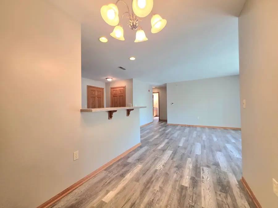 520 Windstone Dr, Hartland, WI 53029 - #3