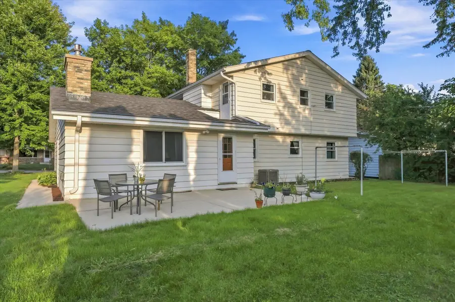 931 Fairview Dr, Port Washington, WI 53074 - #2