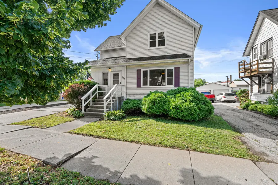 123 Cook St, Waukesha, WI 53186 - #2